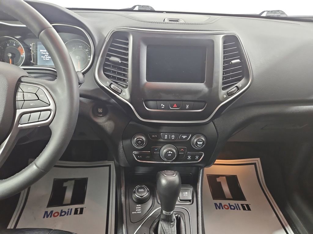 Used 2021 Jeep Cherokee Latitude Lux w/ Mopar Interior Package AWD/4WD image 18