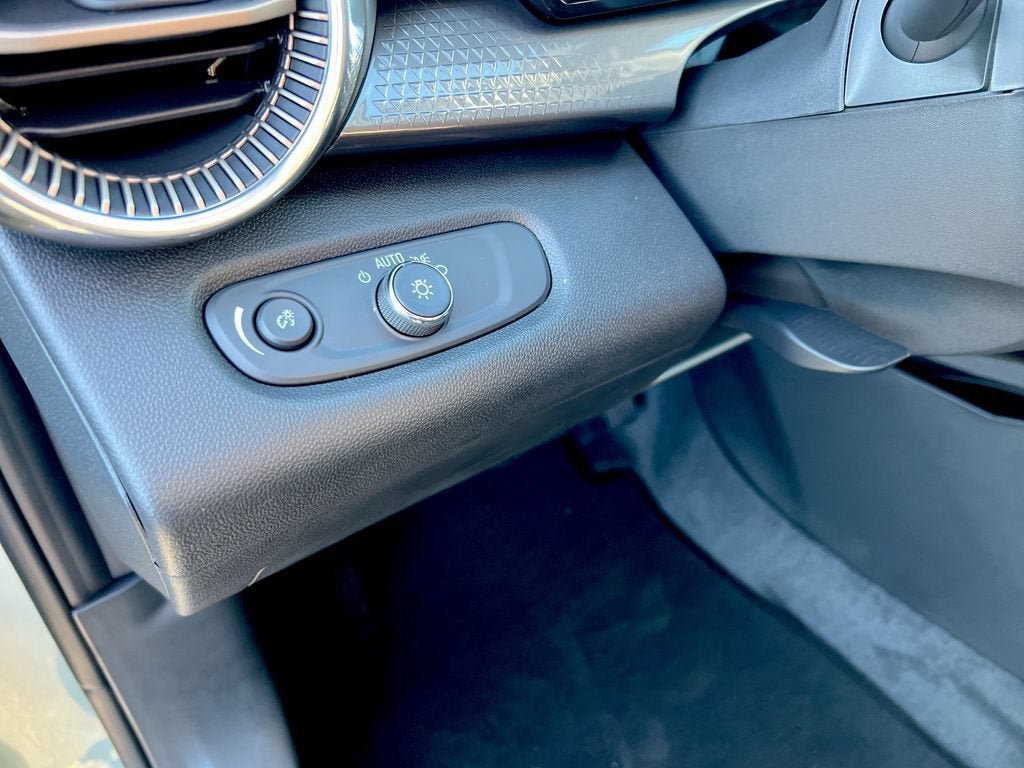New 2026 Chevrolet Trax ACTIV w/ Sunroof Package FWD image 16