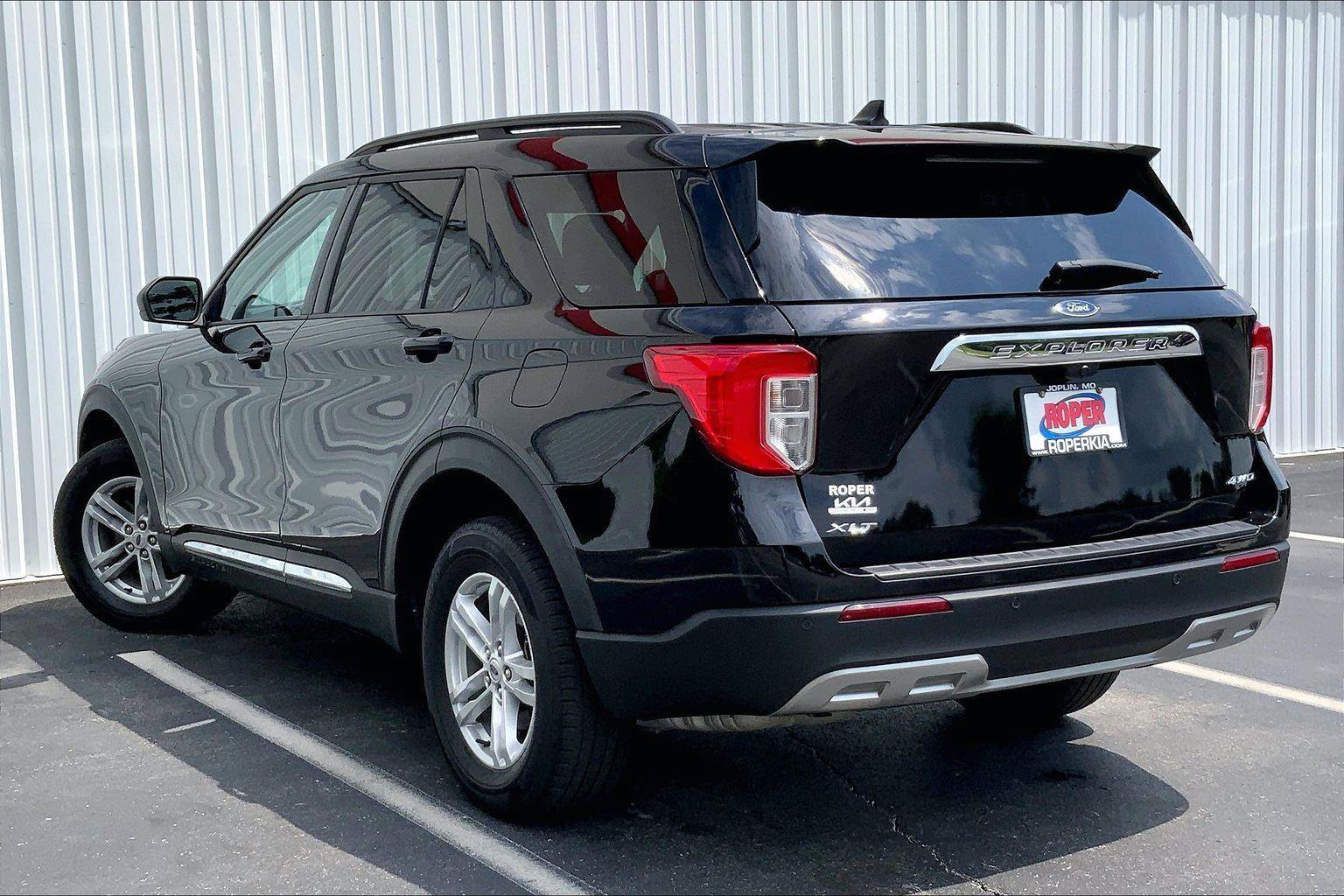 Used 2024 Ford Explorer XLT w/ Equipment Group 202A AWD/4WD image 10