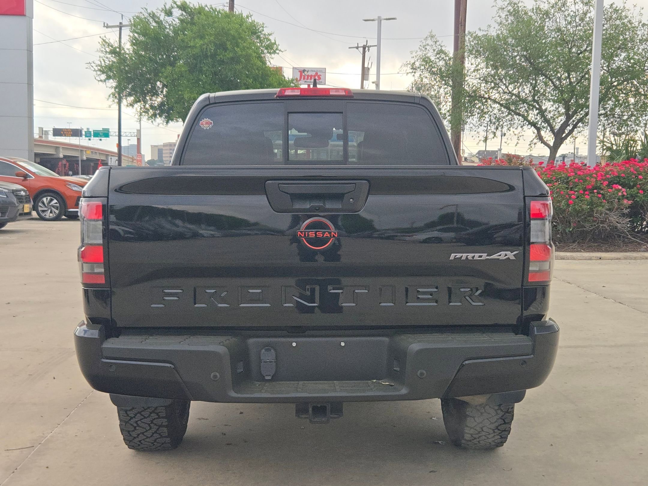 Used 2022 Nissan Frontier PRO-4X w/ Pro-4X Premium Package image 4