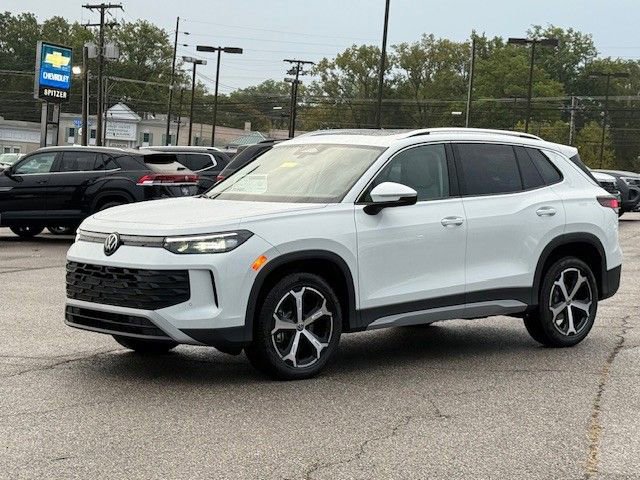 New 2025 Volkswagen Tiguan SE image 9