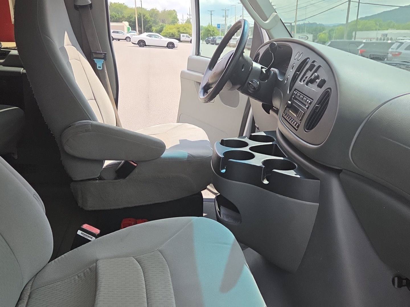 Used 2007 Ford E-350 and Econoline 350 XLT RWD image 16