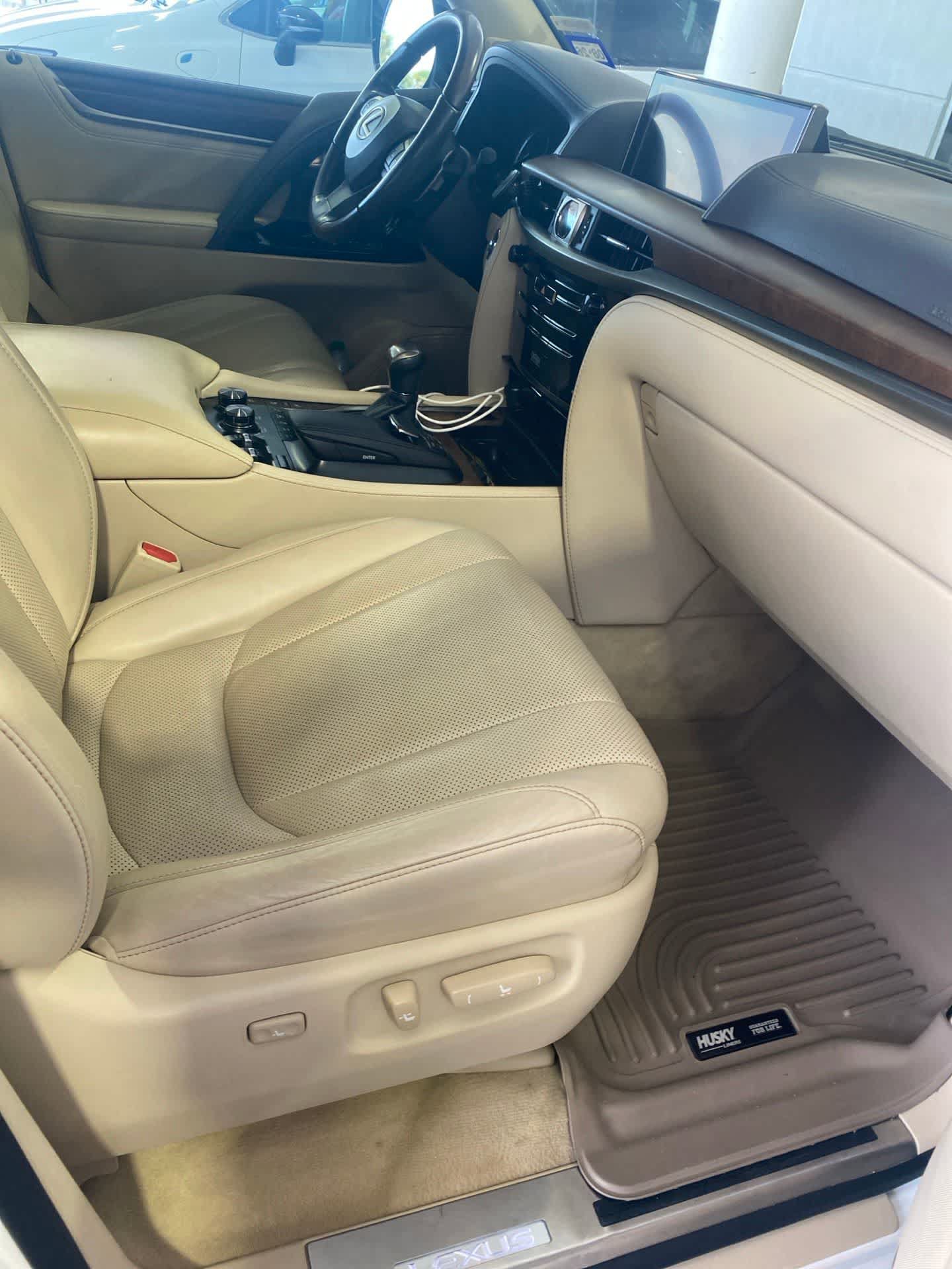 Used 2018 Lexus LX 570 4WD w/ Luxury Package image 8