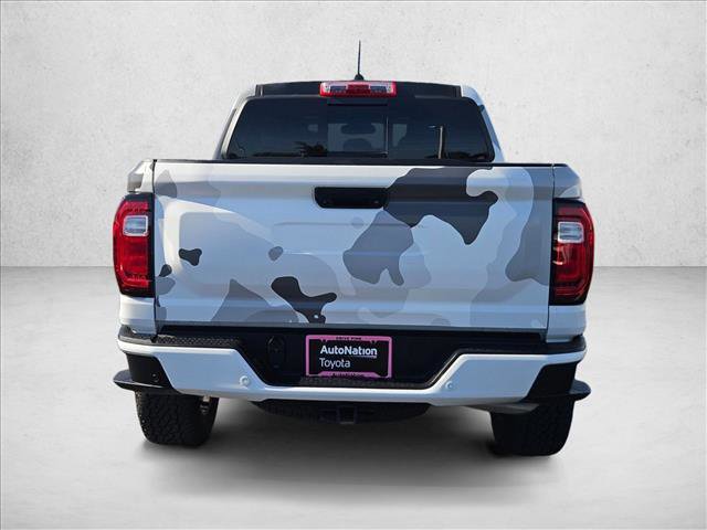 Used 2023 GMC Canyon Denali image 7