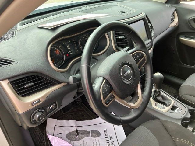 Certified 2017 Jeep Cherokee Latitude w/ Comfort & Sound Group FWD image 13