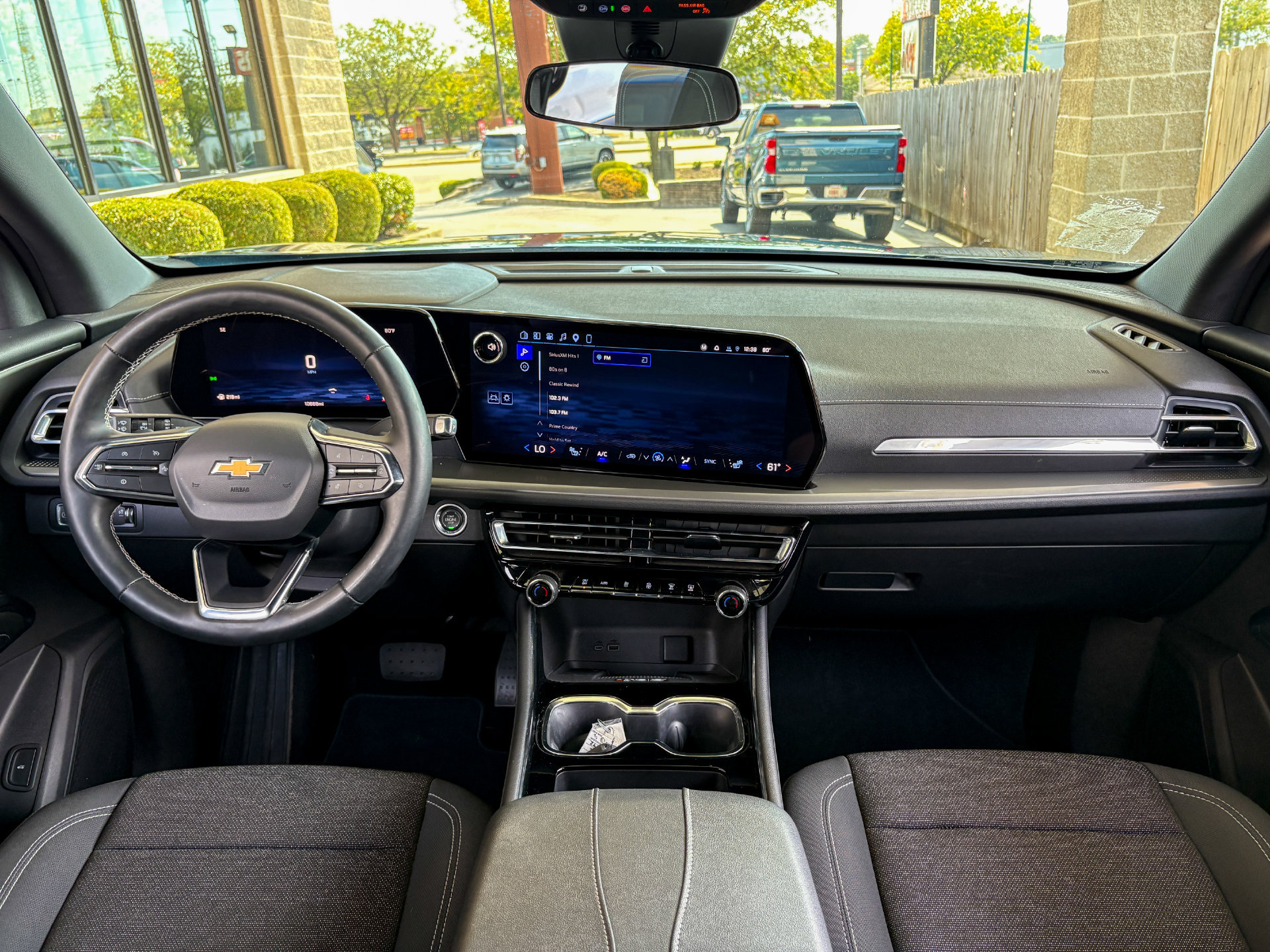 Used 2026 Chevrolet Traverse LT FWD image 2