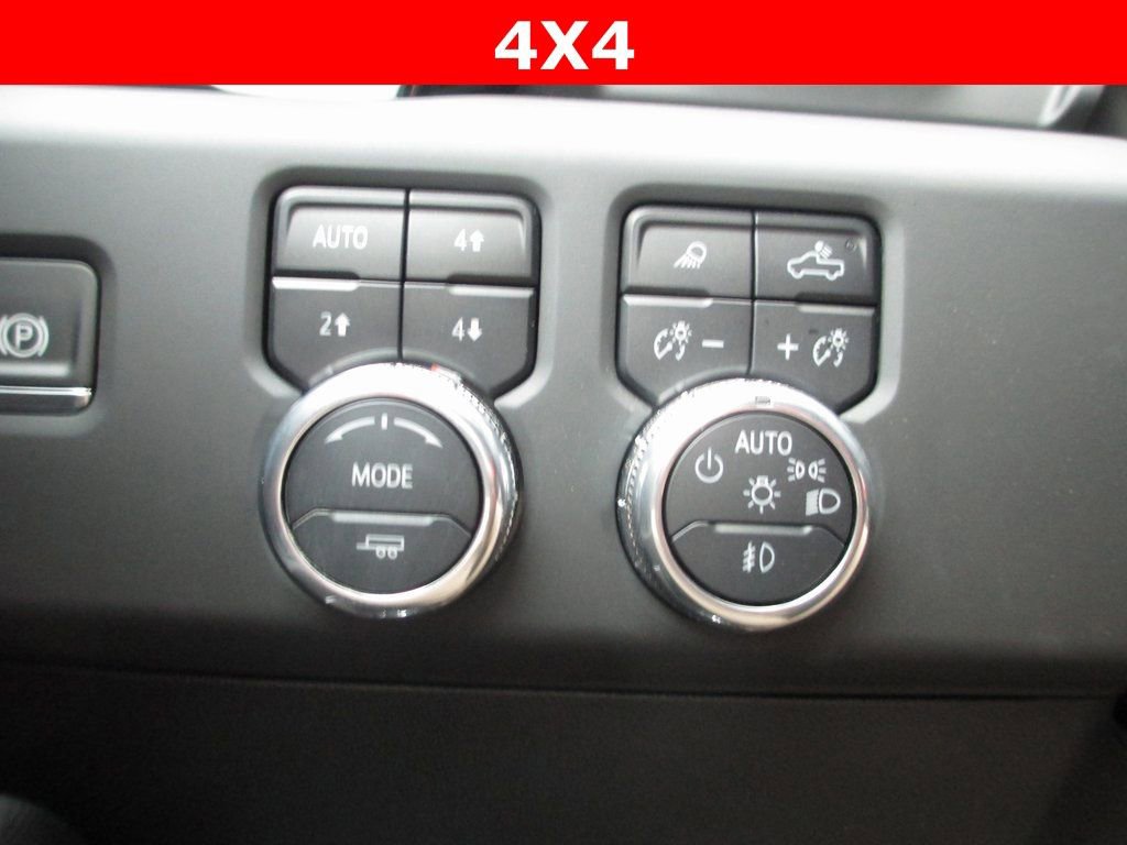 Used 2025 GMC Sierra 2500 AT4X image 31