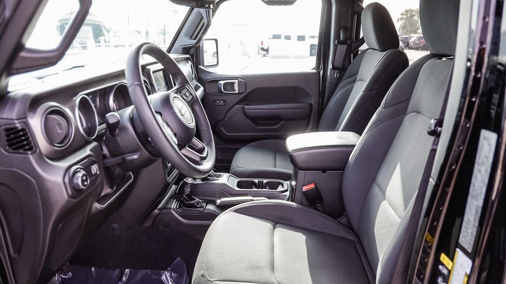 Used 2023 Jeep Gladiator Sport AWD/4WD image 22