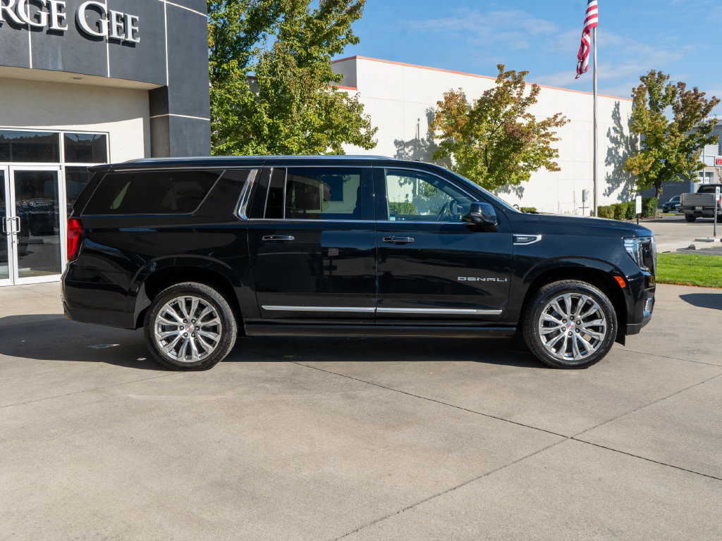Used 2022 GMC Yukon XL Denali w/ Max Trailering Package AWD/4WD image 8