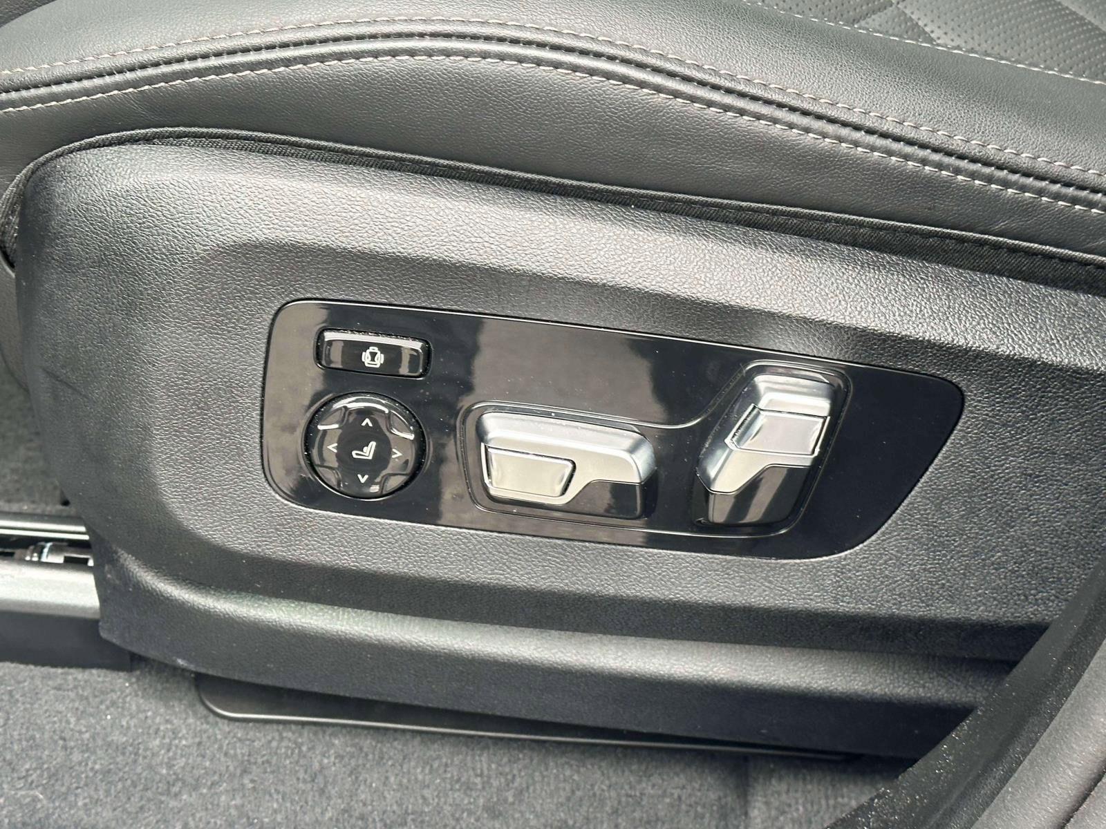 Used 2026 BMW X5 M60i image 18