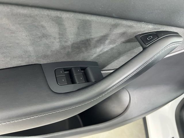 Used 2021 Tesla Model Y Long Range AWD/4WD image 22