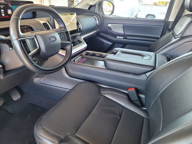 Used 2025 Ford Expedition Platinum AWD/4WD image 10