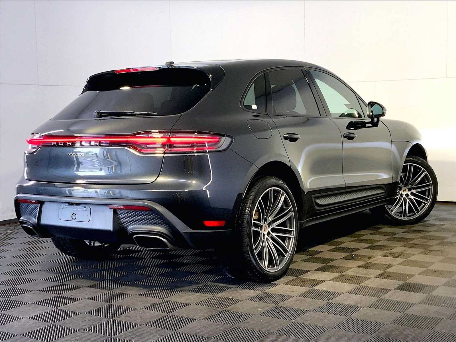 Certified 2026 Porsche Macan AWD/4WD image 7