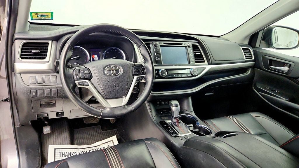 Used 2019 Toyota Highlander SE AWD/4WD image 11