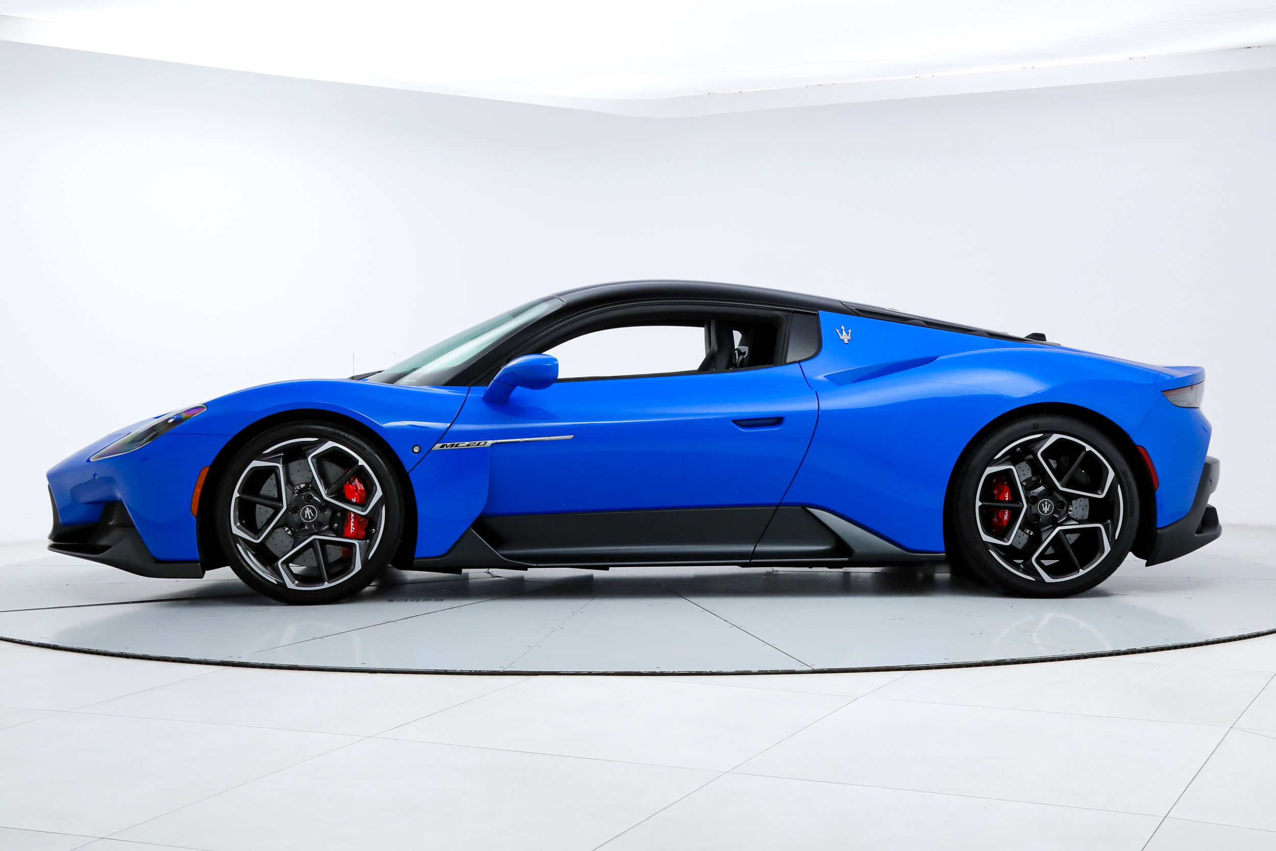 Certified 2022 Maserati MC20 Coupe RWD image 2