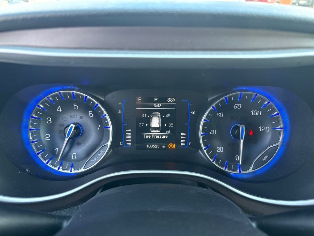 Used 2019 Chrysler Pacifica Touring Plus w/ Tire & Wheel Group FWD image 23