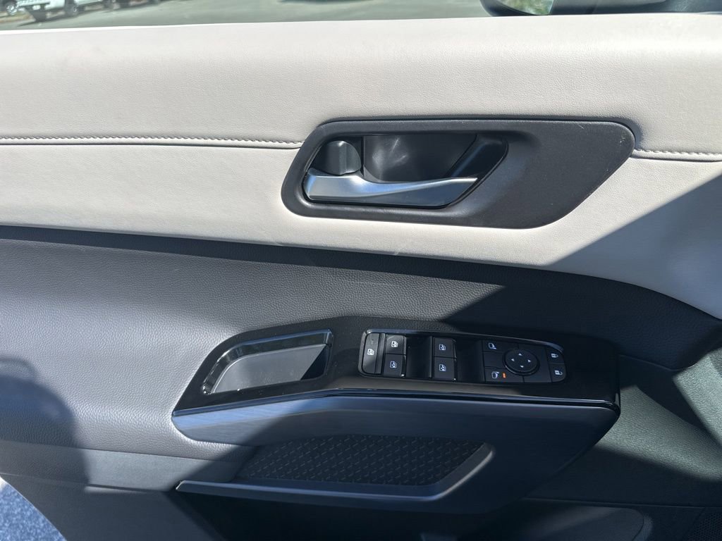 New 2026 Nissan Pathfinder SL FWD image 12