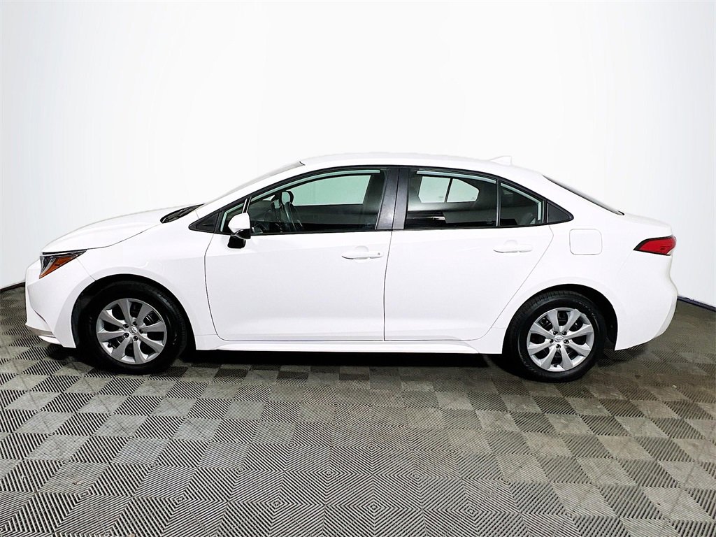 Certified 2022 Toyota Corolla LE image 5