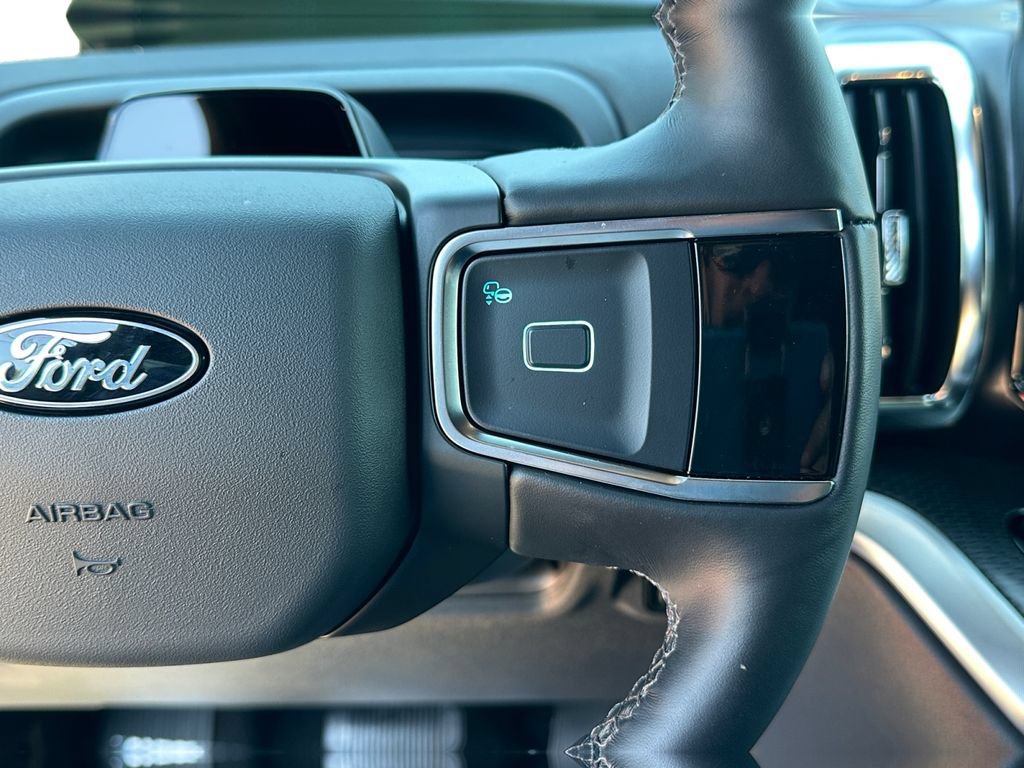 Used 2026 Ford Expedition Platinum w/ Stealth Appearance Package AWD/4WD image 18