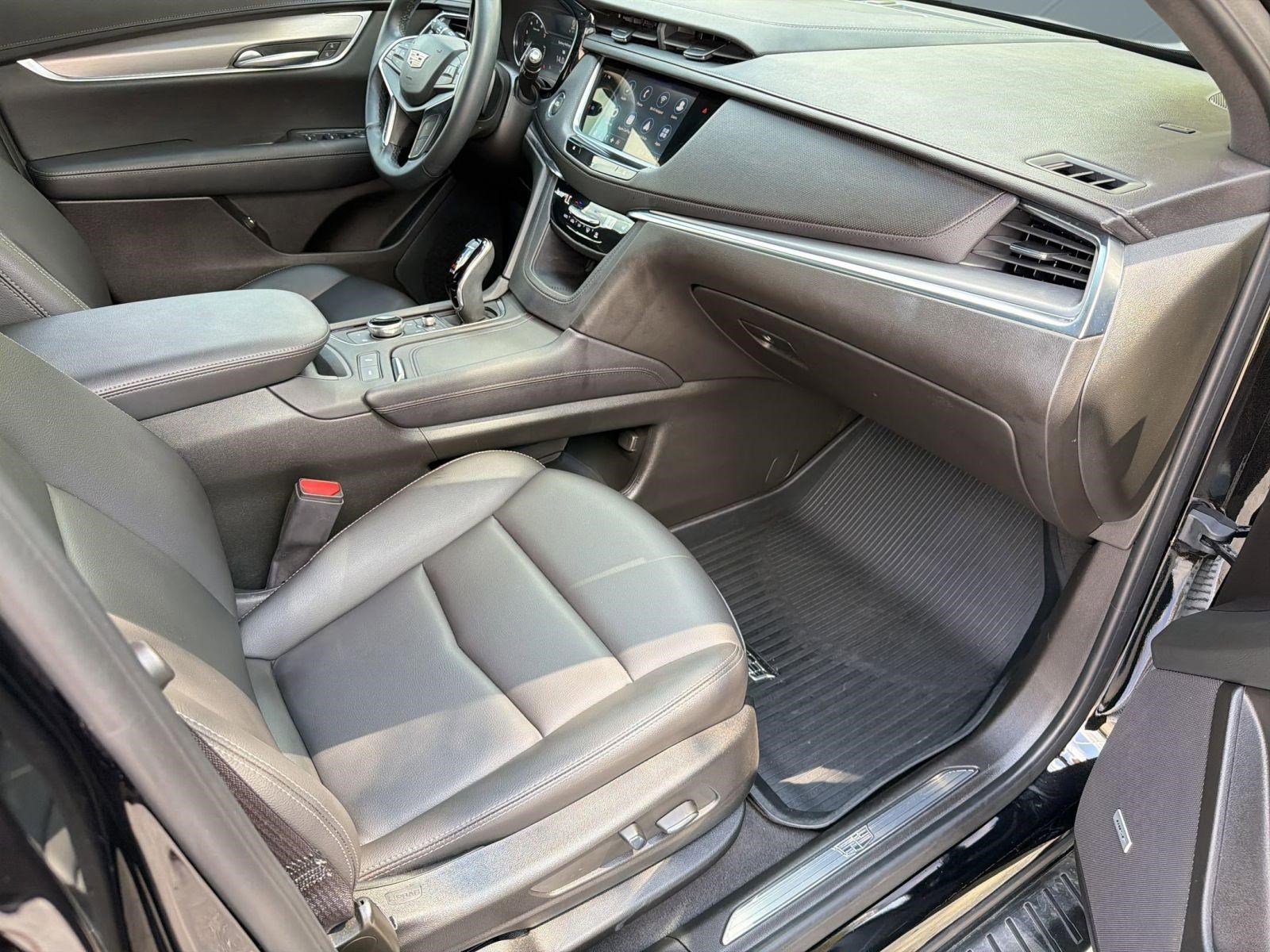 Certified 2025 Cadillac XT5 Luxury w/ LPO, Floor Liner Package FWD image 31
