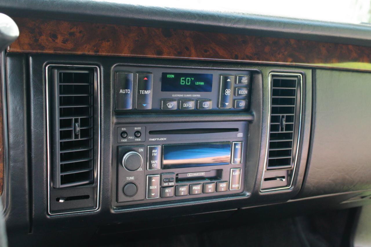 Used 1996 Cadillac Fleetwood Brougham RWD image 72