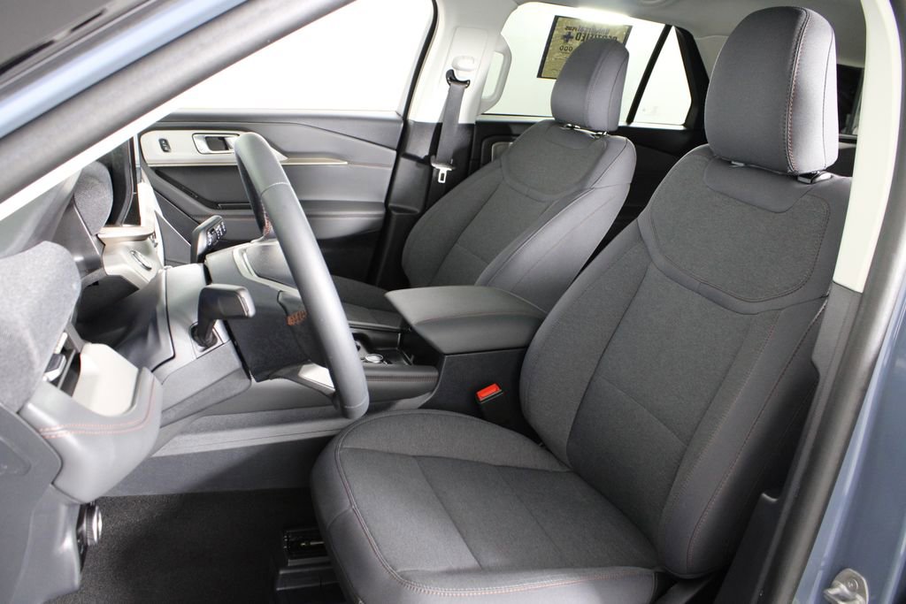 Used 2025 Ford Explorer Active image 17