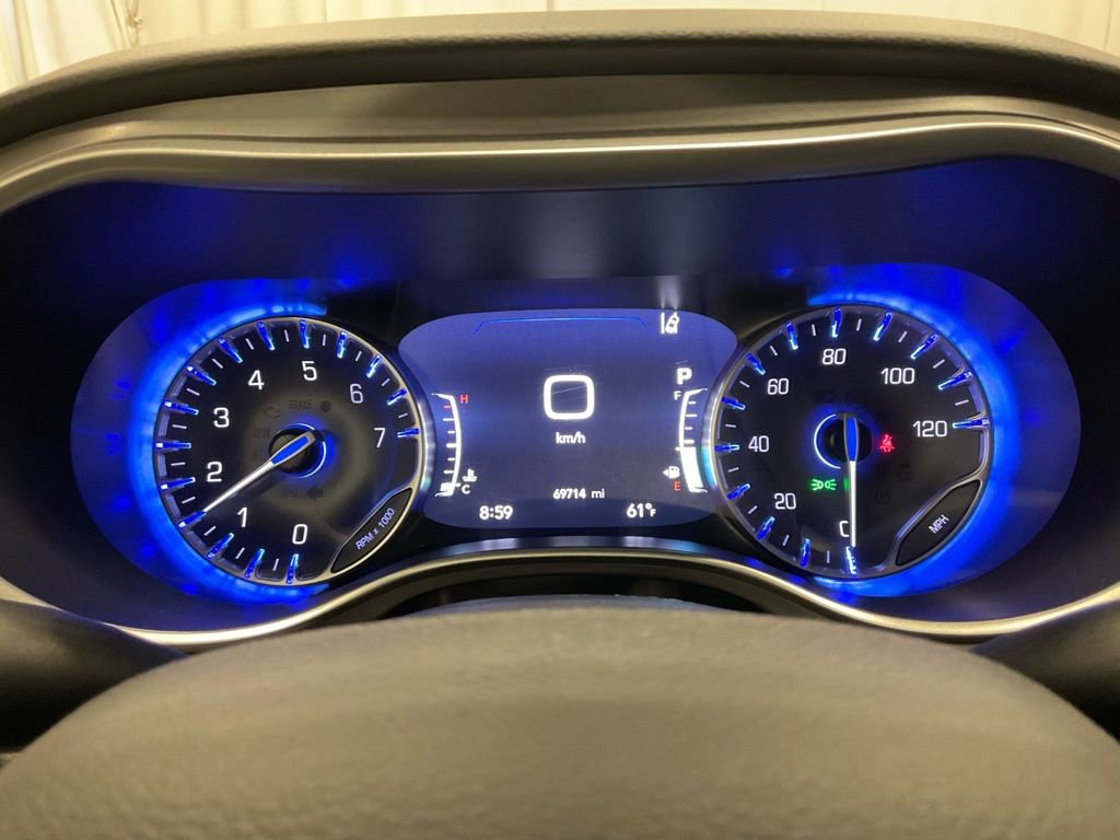 Used 2023 Chrysler Pacifica Touring-L image 13