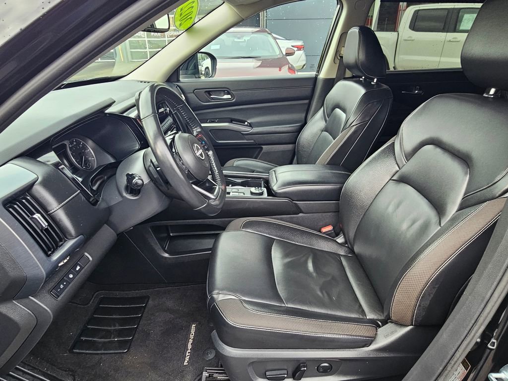 Used 2022 Nissan Pathfinder SL image 16
