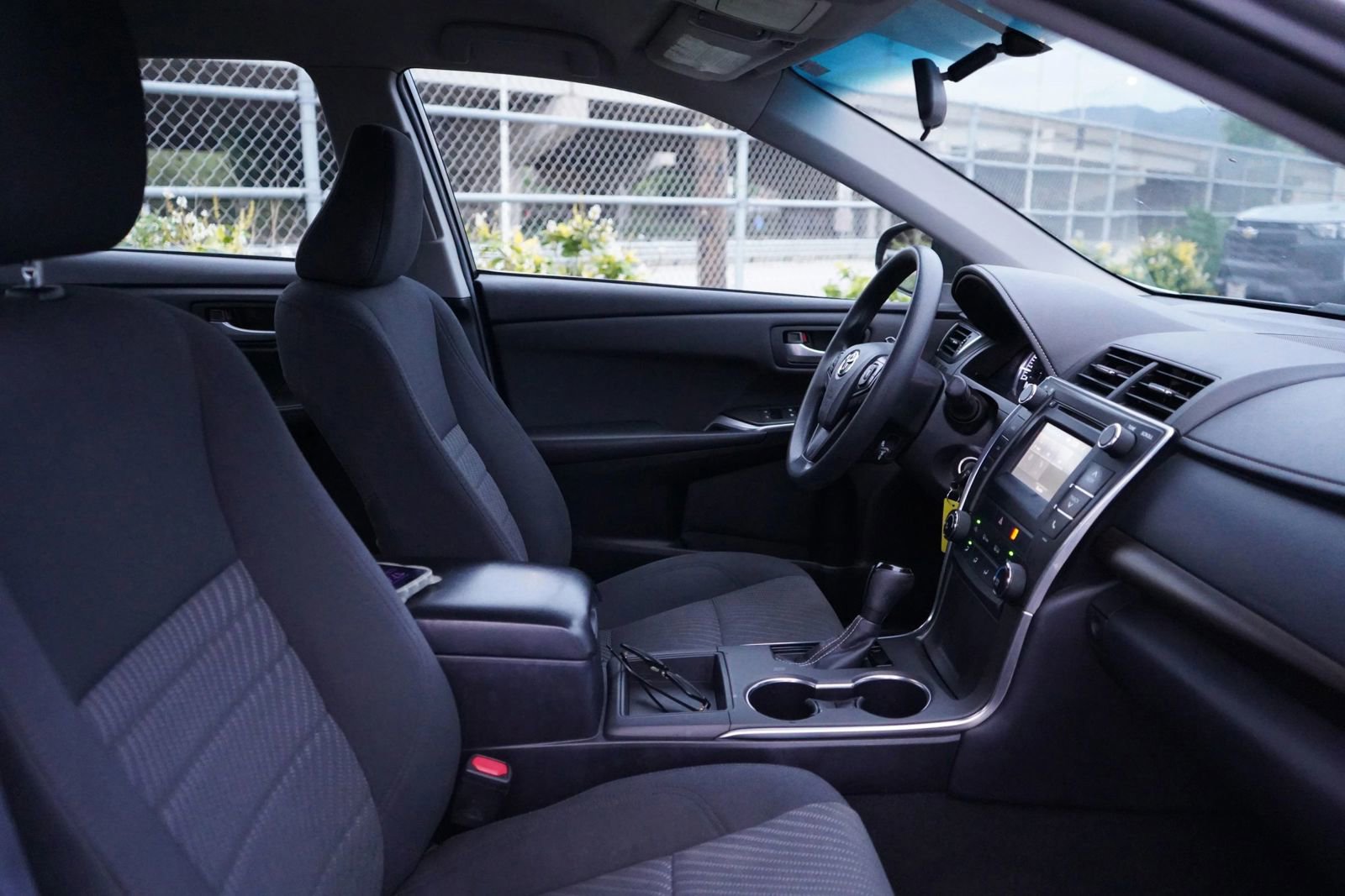 Used 2016 Toyota Camry LE image 21