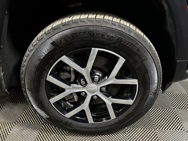 Used 2024 Jeep Grand Cherokee L Limited image 23