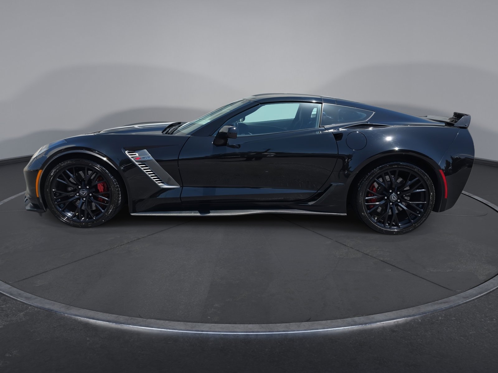 Used 2015 Chevrolet Corvette Z06 w/ 3LZ Preferred Equipment Group RWD image 5