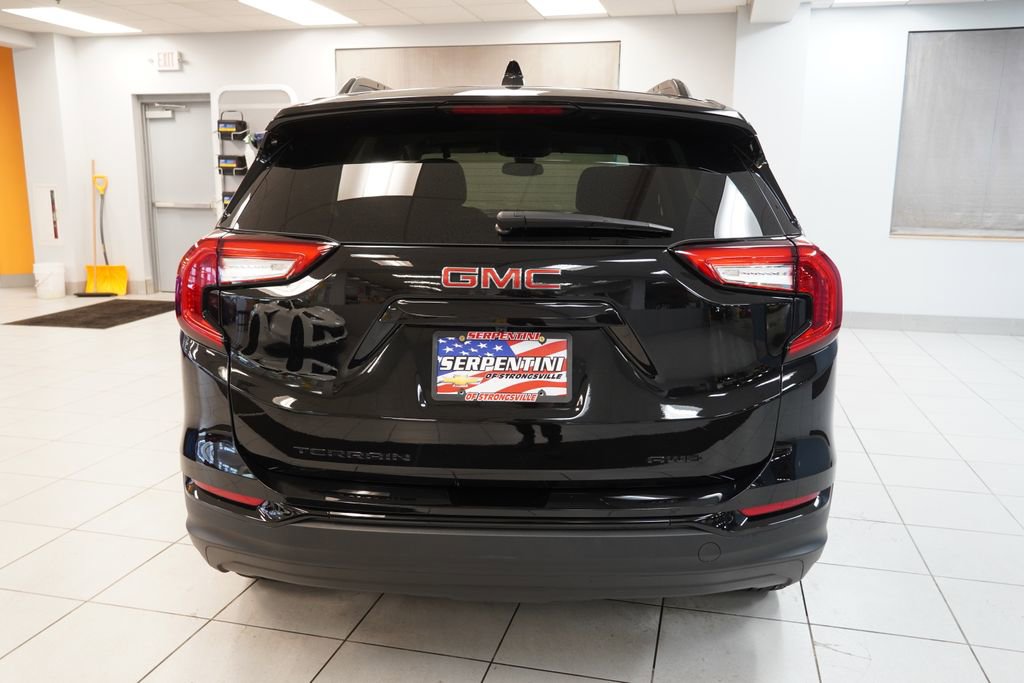 Used 2024 GMC Terrain SLE w/ Driver Convenience Package AWD/4WD image 8