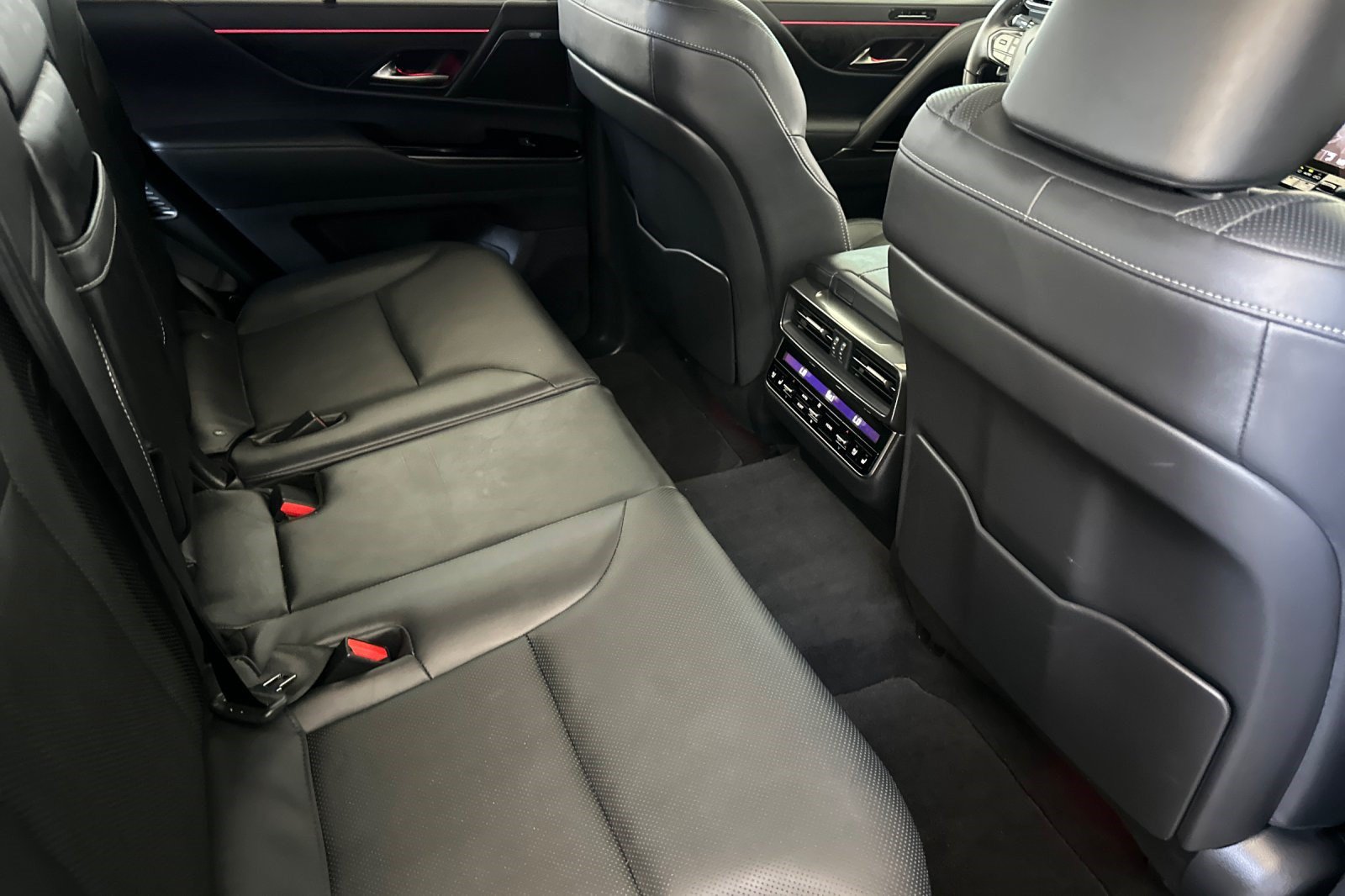 Certified 2024 Lexus LX 600 4WD w/ Appearance Package image 35