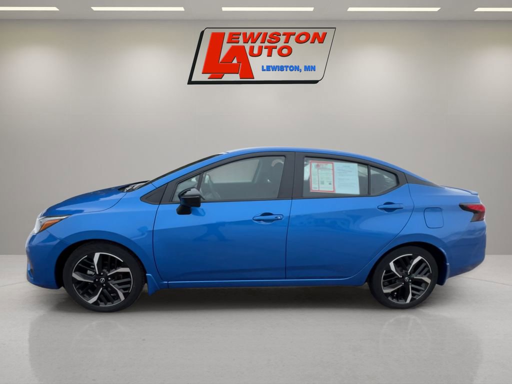 Used 2024 Nissan Versa SR image 2