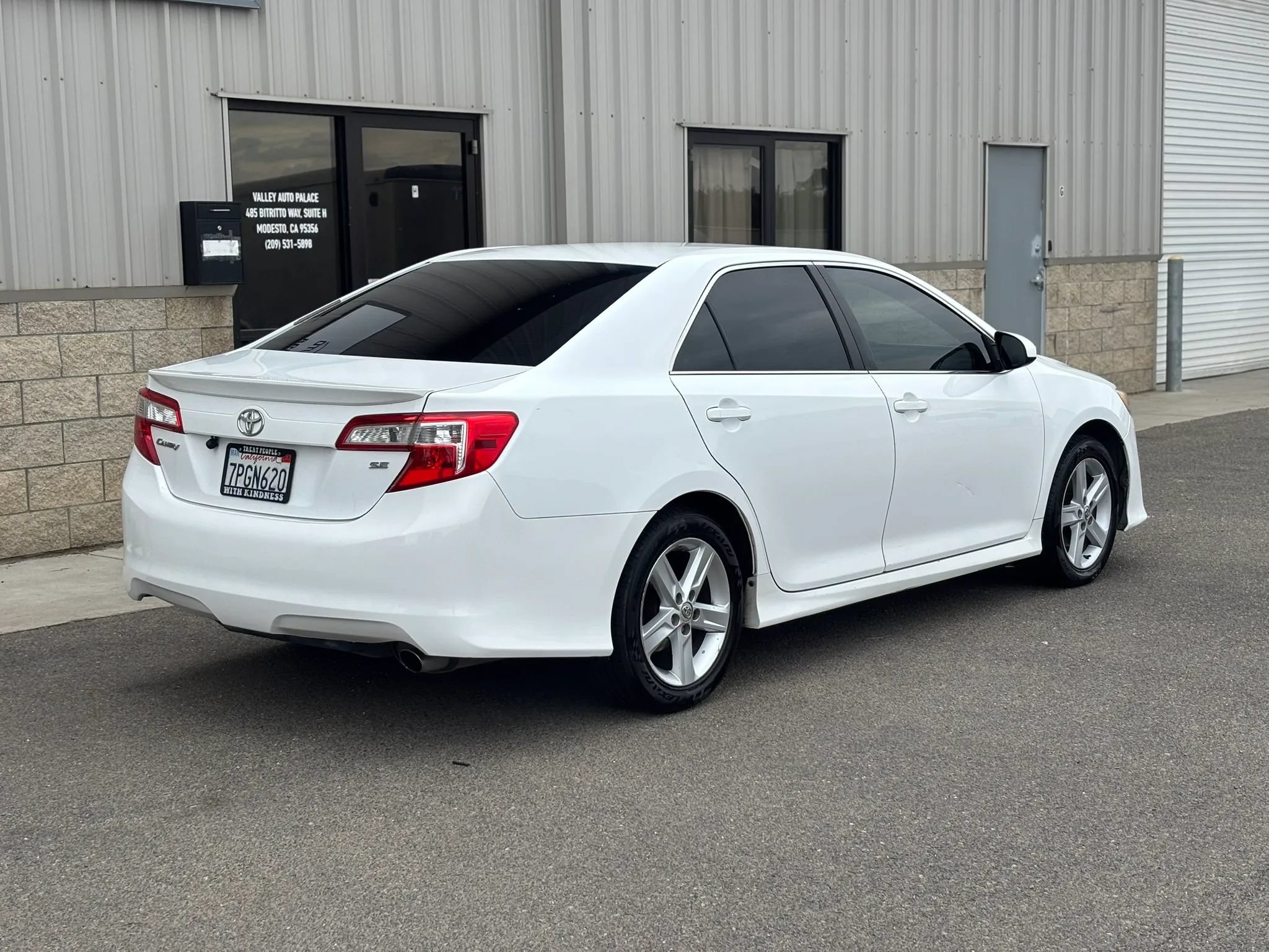 Used 2014 Toyota Camry SE w/ Fleet Convenience Package FWD image 3