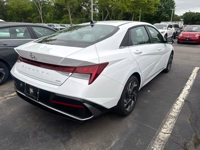 Used 2025 Hyundai Elantra Limited FWD image 10