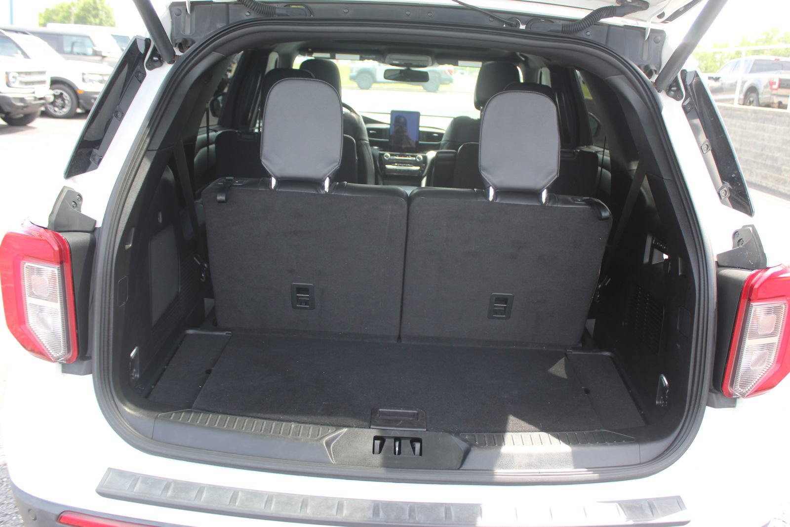 Used 2023 Ford Explorer ST w/ Equipment Group 401A AWD/4WD image 17