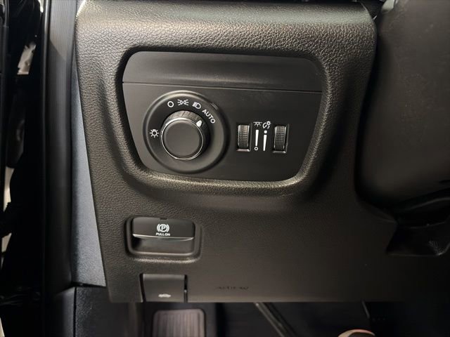 Used 2023 Jeep Grand Cherokee L Laredo w/ Luxury Tech Group I AWD/4WD image 16