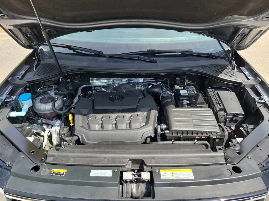 Used 2022 Volkswagen Tiguan SE w/ Panoramic Sunroof Package FWD image 35