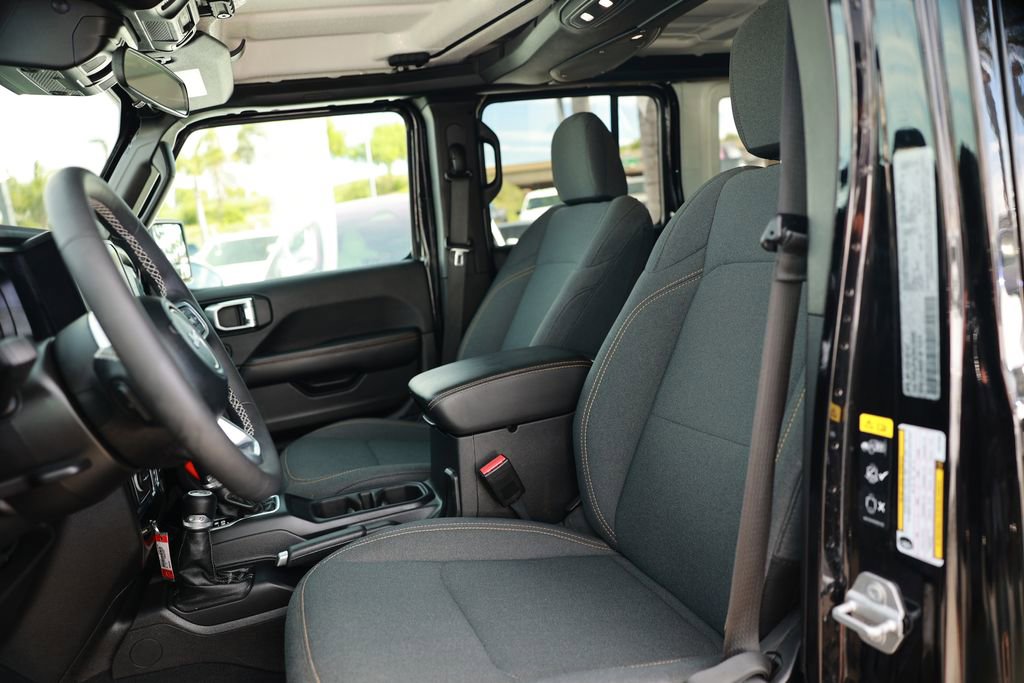 Used 2025 Jeep Wrangler Unlimited Sahara image 19