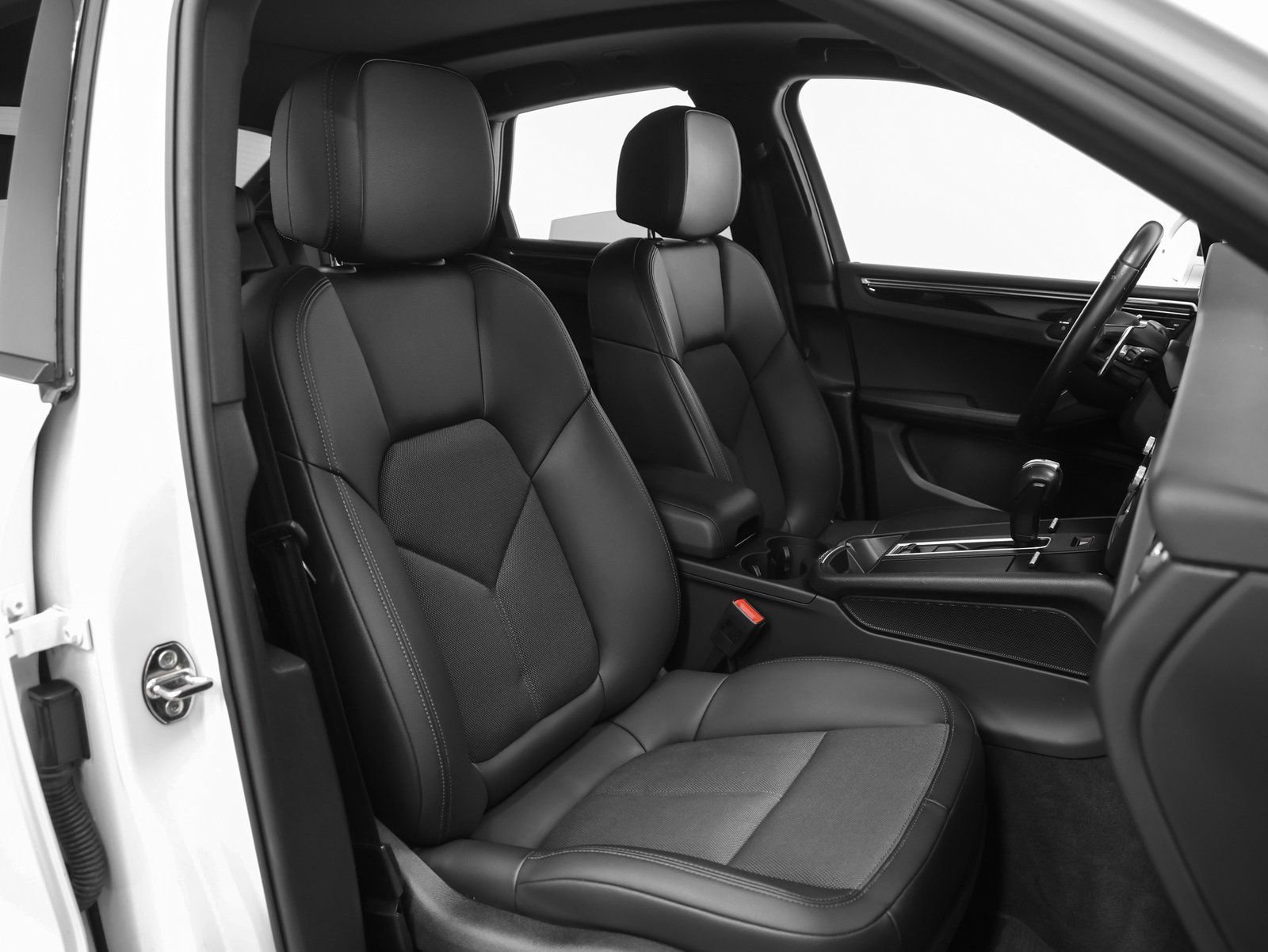 Certified 2022 Porsche Macan image 20