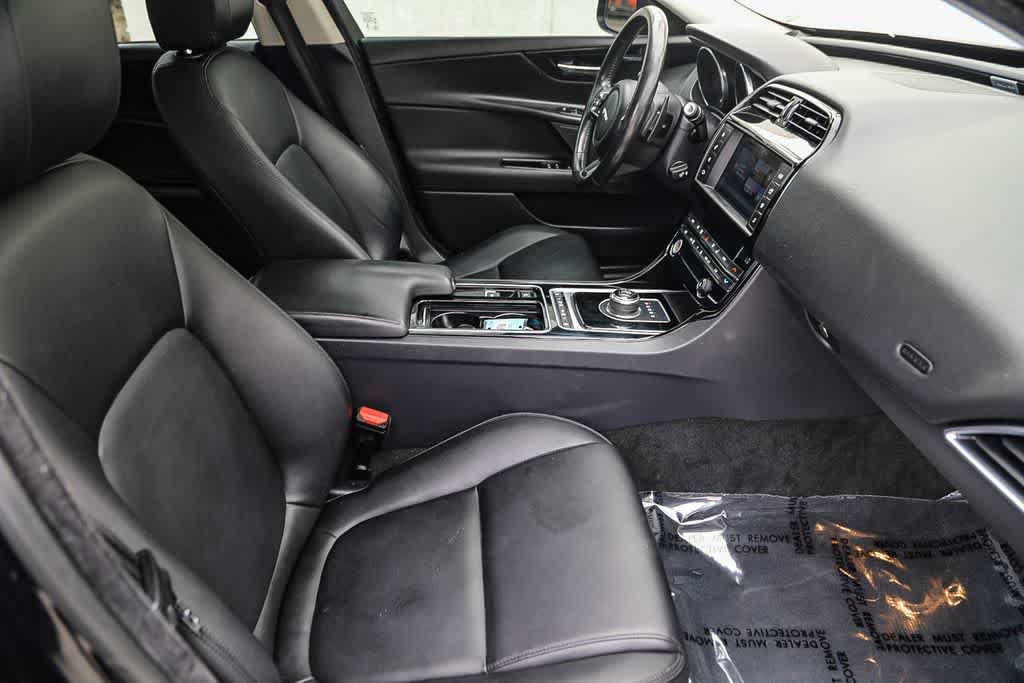 Used 2018 Jaguar XE Premium AWD/4WD image 13