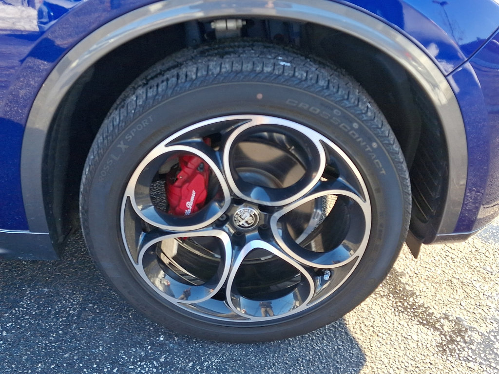 Used 2023 Alfa Romeo Stelvio Ti image 9