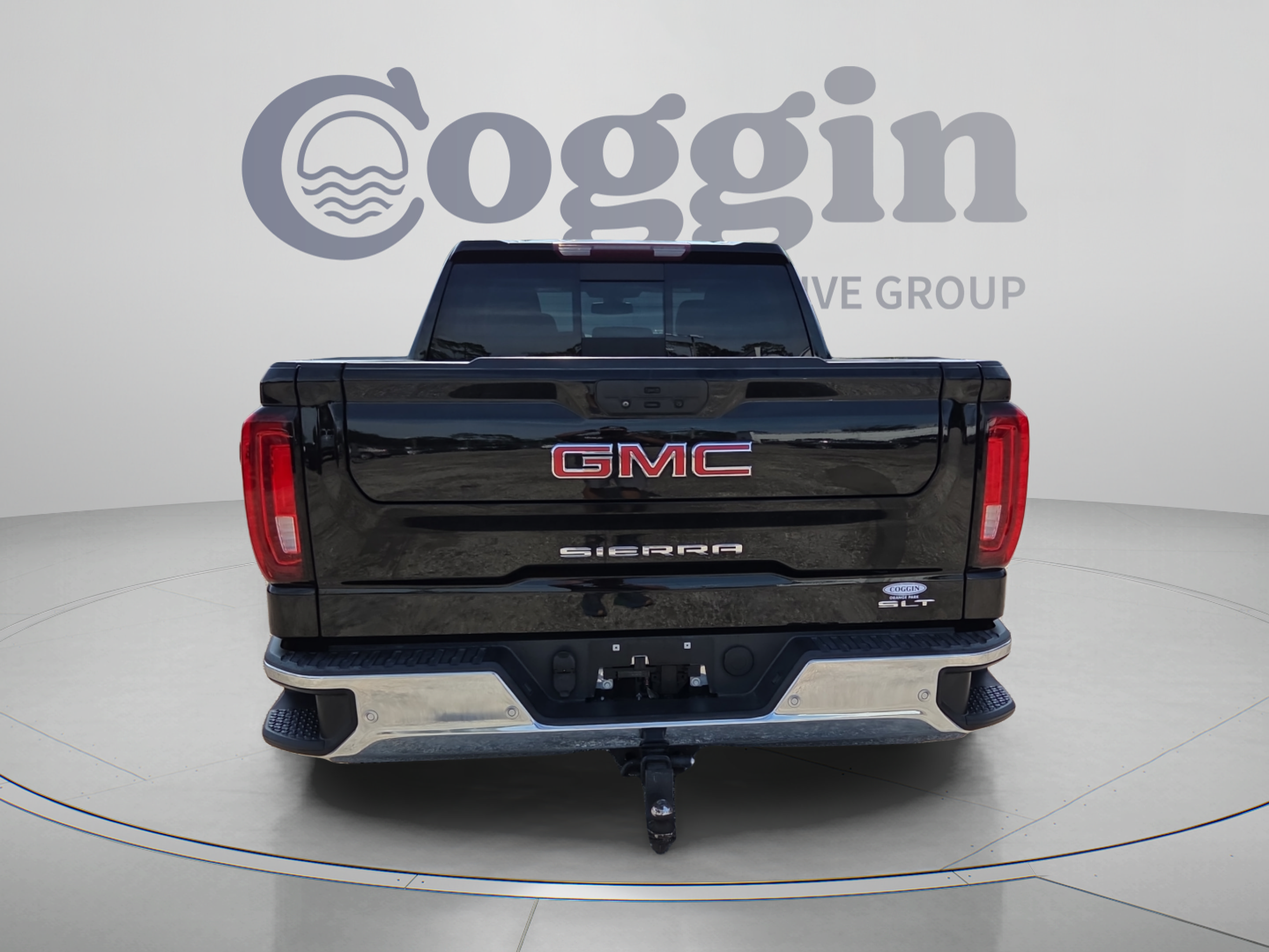 Used 2022 GMC Sierra 1500 SLT w/ SLT Premium Plus Package RWD image 4