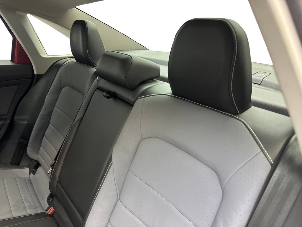 Used 2025 Volkswagen Jetta SE FWD image 34