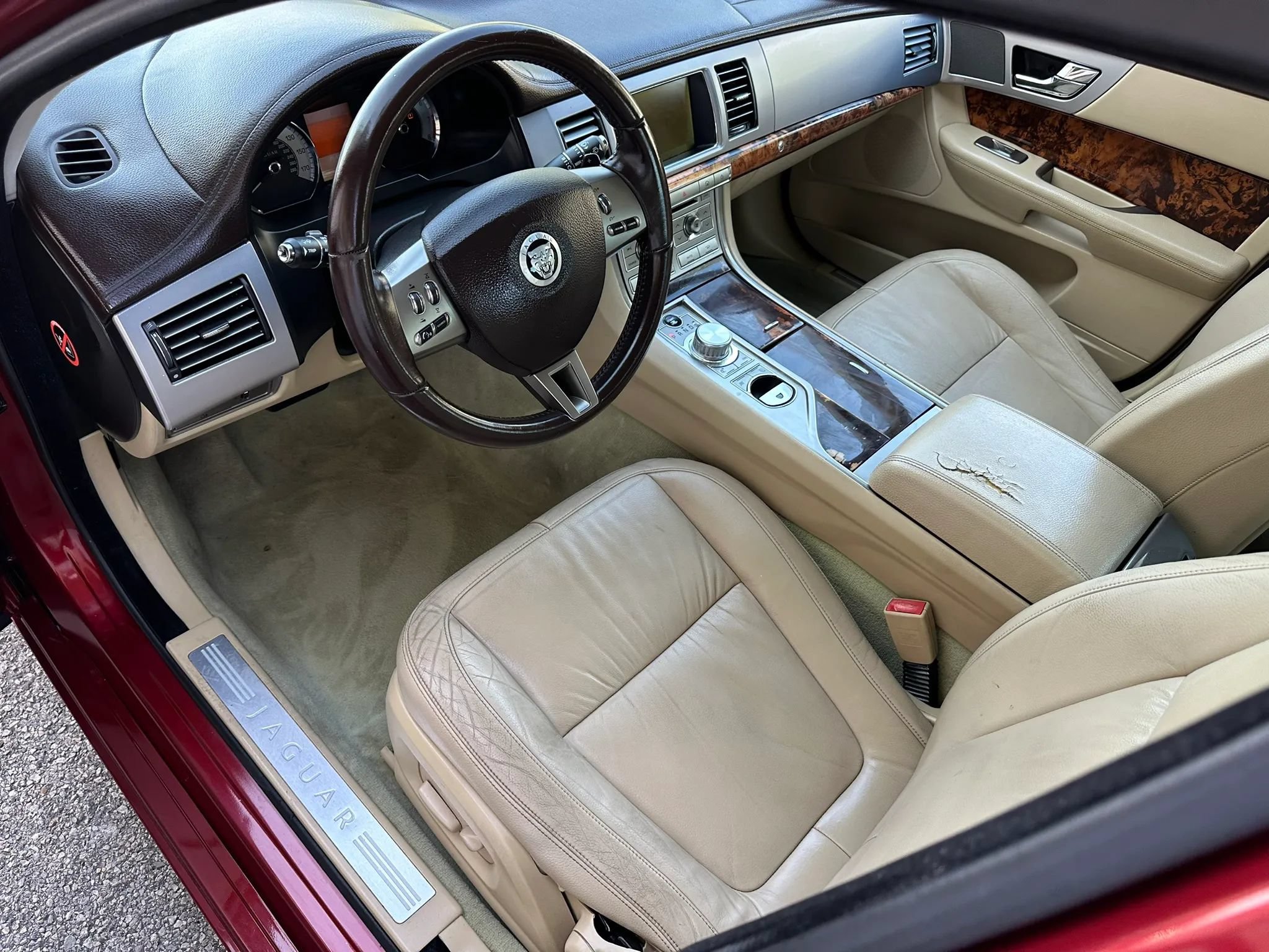 Used 2011 Jaguar XF RWD image 13