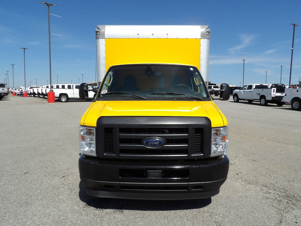 Used 2021 Ford E-350 and Econoline 350 Super Duty RWD image 12