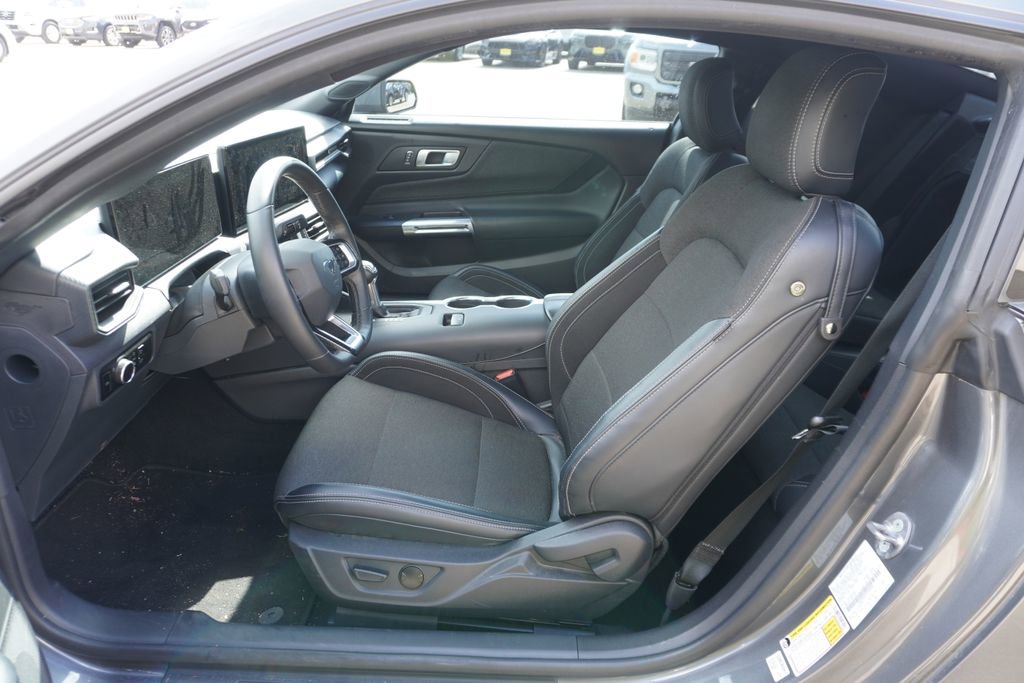 Used 2025 Ford Mustang Coupe image 7