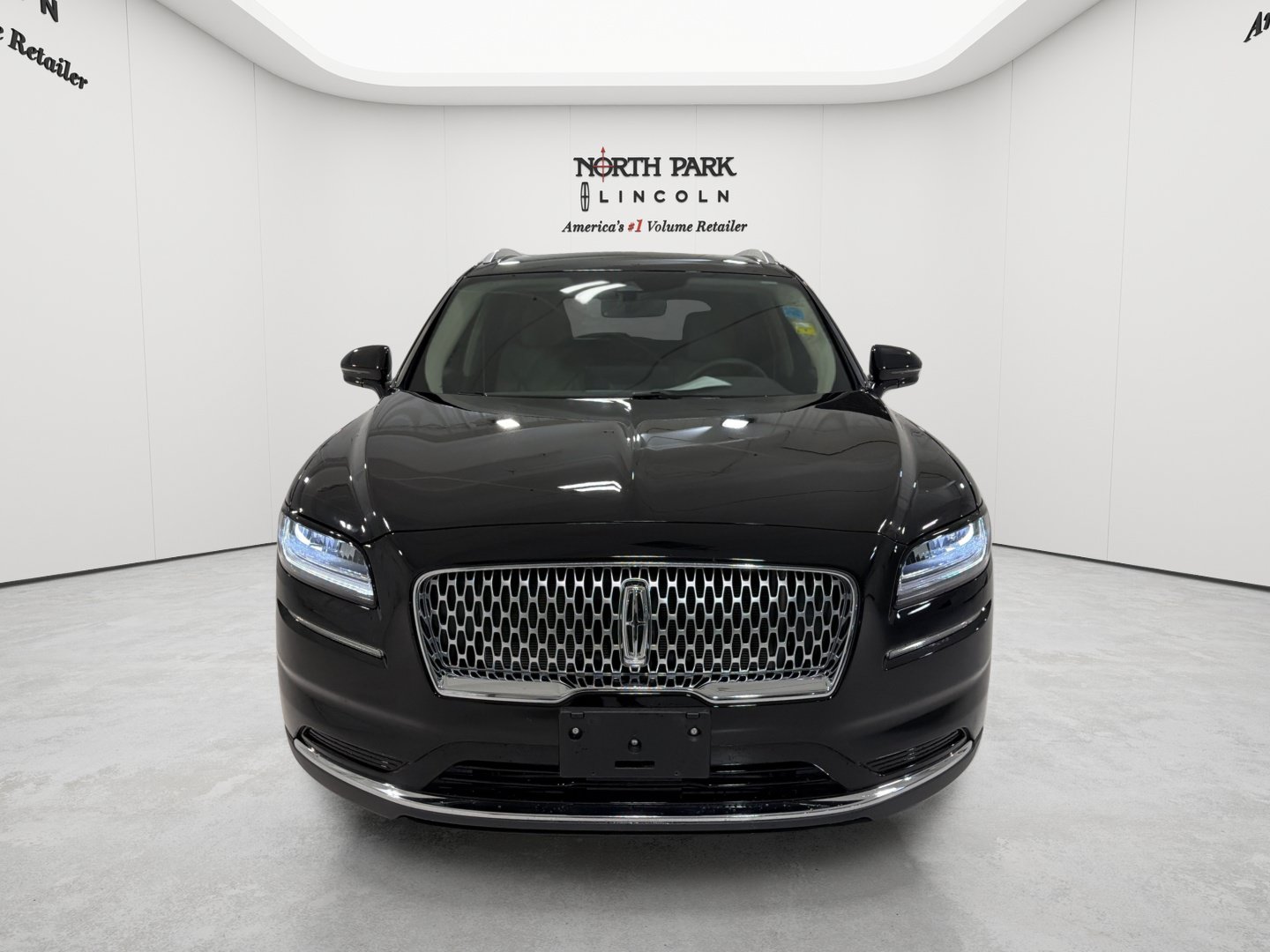 Used 2023 Lincoln Nautilus AWD w/ Premium Package image 8