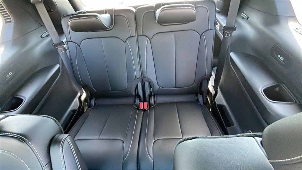 New 2025 Jeep Grand Cherokee L Limited w/ Black Appearance Package image 11